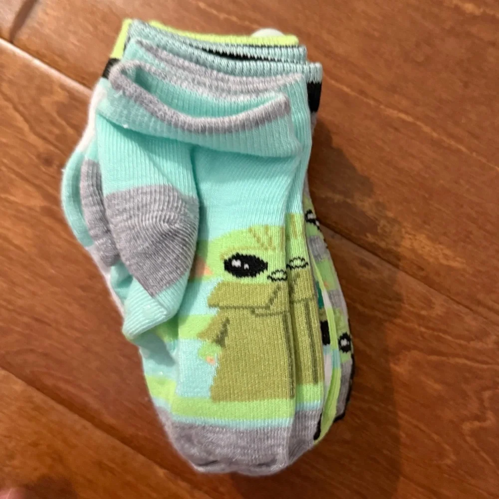 NWT size 3T-5T Star Wars Mandalorian  Safety Socks 6 pack